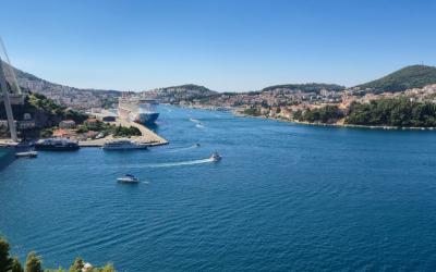 Smart or Green Ports: Oxymoron or Complementarity?